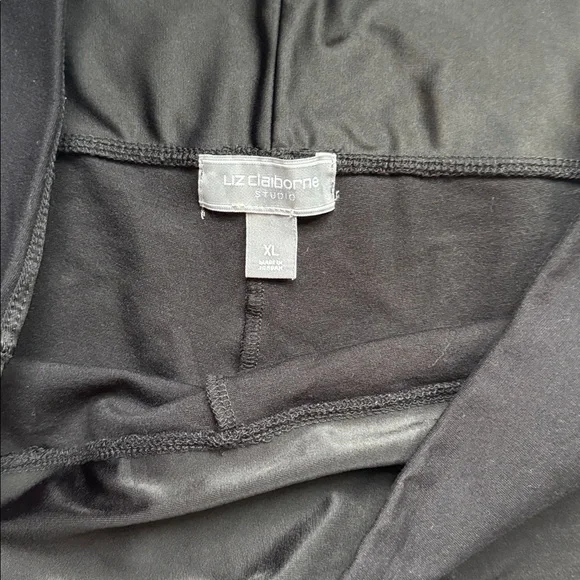 Liz Claiborne Black Leggings Studio - Picture 3 of 3